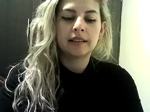 Snapshot of Valery__Rouse_ chatting on 10-26-25, 04:18 Valery Rouse online show from 10-26-25, 04:18