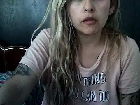 Snapshot of Valery__Rouse_ chatting on 10-27-25, 04:11 Valery Rouse online show from 10-27-25, 04:11