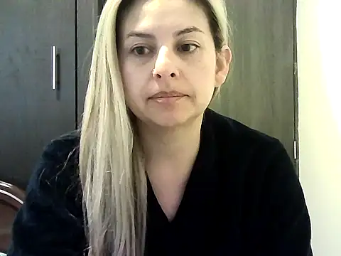 Snapshot of Valery__Rouse_ chatting on 10-31-25, 03:35 Valery Rouse online show from 10-31-25, 03:35