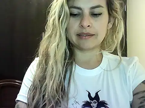 Snapshot of Valery__Rouse_ chatting on 11-28-25, 04:15 Valery Rouse online show from 11-28-25, 04:15