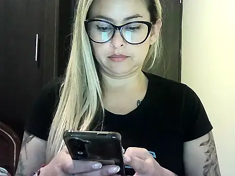 Snapshot of Valery__Rouse_ chatting on 12-14-25, 10:47 Valery Rouse online show from 12-14-25, 10:47