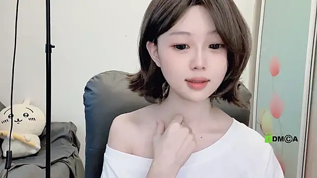Snapshot of gummy-candy chatting on 10-05-25, 01:37 gummy-candy online show from 10-05-25, 01:37