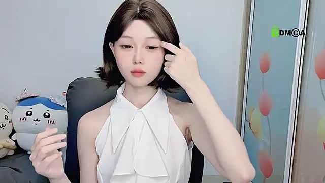 Snapshot of gummy-candy chatting on 10-19-25, 02:23 gummy-candy online show from 10-19-25, 02:23