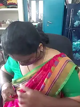 Snapshot of Tamil_Kavitha10 chatting on 12-23-25, 07:39 Tamil Kavitha10 online show from 12-23-25, 07:39