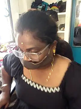 Snapshot of Tamil_Kavitha10 chatting on 06-18-26, 06:46 Tamil Kavitha10 online show from 06-18-26, 06:46