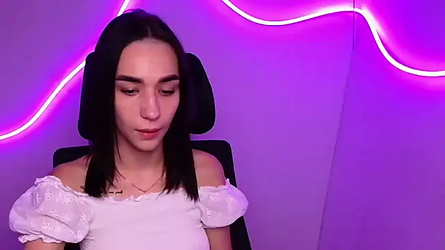 Snapshot of Bella_Night4 chatting on 09-15-25, 05:29 Bella Night4 online show from 09-15-25, 05:29