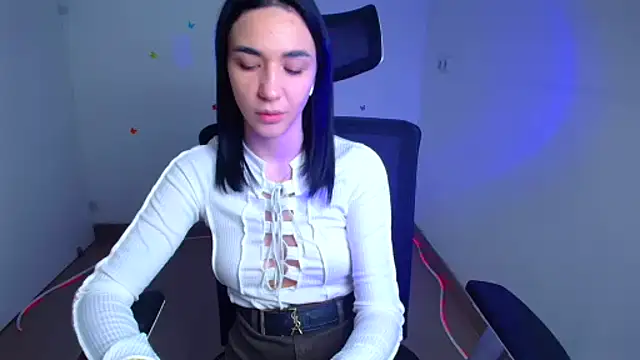 Snapshot of Bella_Night4 chatting on 10-20-25, 06:03 Bella Night4 online show from 10-20-25, 06:03