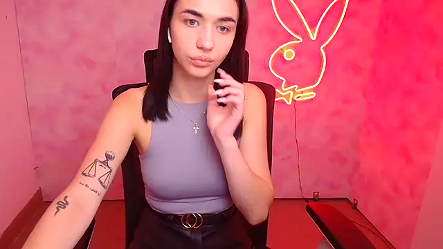 Snapshot of Bella_Night4 chatting on 10-23-25, 06:13 Bella Night4 online show from 10-23-25, 06:13