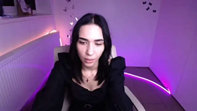 Snapshot of Bella_Night4 chatting on 10-28-25, 07:23 Bella Night4 online show from 10-28-25, 07:23