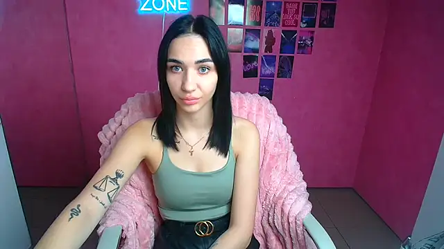 Snapshot of Bella_Night4 chatting on 10-29-25, 07:21 Bella Night4 online show from 10-29-25, 07:21