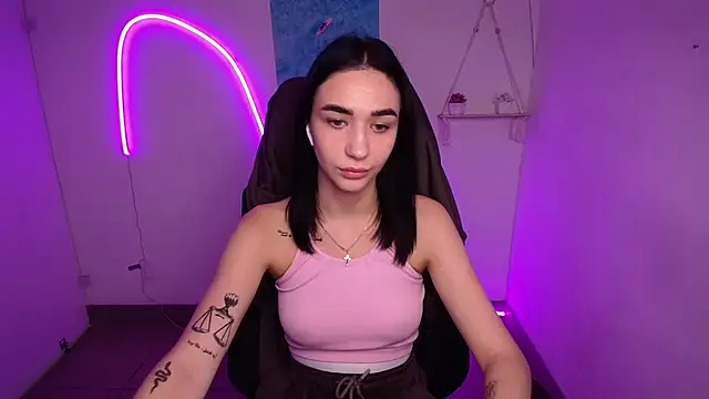 Snapshot of Bella_Night4 chatting on 11-06-25, 06:47 Bella Night4 online show from 11-06-25, 06:47