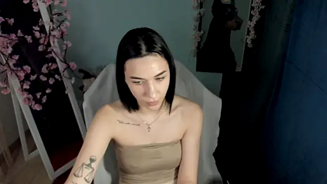 Snapshot of Bella_Night4 chatting on 12-23-25, 08:45 Bella Night4 online show from 12-23-25, 08:45