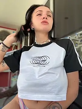 Snapshot of VendiMur chatting on 11-30-25, 02:04 VendiMur online show from 11-30-25, 02:04