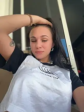 Snapshot of VendiMur chatting on 12-18-25, 02:06 VendiMur online show from 12-18-25, 02:06