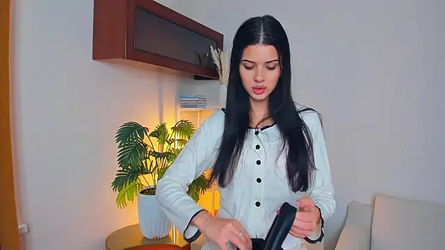 JoCauterucci online show from 09-27-25, 07:24