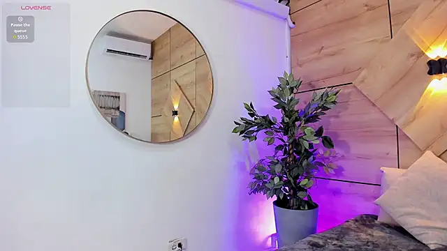 Snapshot of Vale_Lux chatting on 10-01-25, 12:00 Vale Lux online show from 10-01-25, 12:00