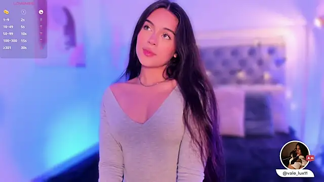 Snapshot of Vale_Lux chatting on 11-08-25, 04:12 Vale Lux online show from 11-08-25, 04:12