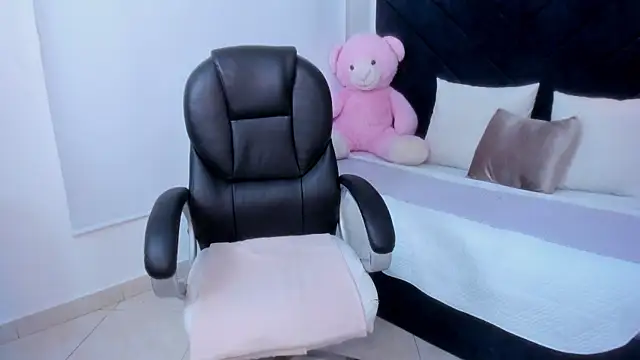 kate lua online show from 11-25-25, 11:43