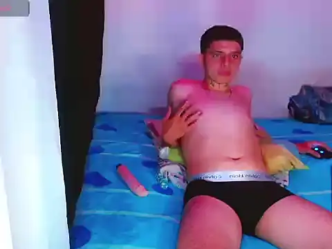 Snapshot of NoahAyala chatting on 11-16-25, 01:33 NoahAyala online show from 11-16-25, 01:33