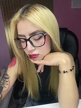 Snapshot of PrettyAshley_ chatting on 07-19-26, 02:32 PrettyAshley online show from 07-19-26, 02:32