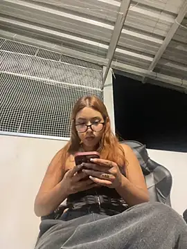 Snapshot of RedVelvet_Dream chatting on 09-21-25, 01:40 RedVelvet Dream online show from 09-21-25, 01:40