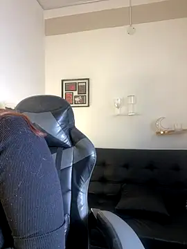 Snapshot of RedVelvet_Dream chatting on 11-18-25, 08:35 RedVelvet Dream online show from 11-18-25, 08:35