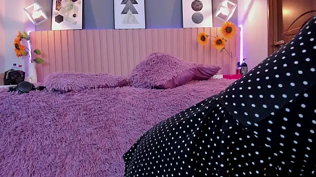 Nina Ford online show from 04-22-26, 02:47