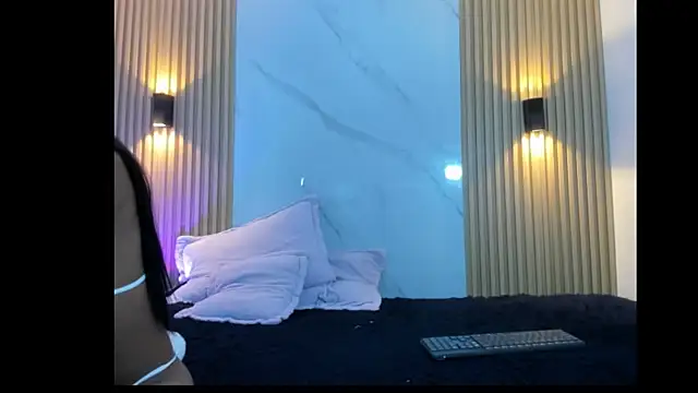 Snapshot of Valentinaliux_ chatting on 10-14-25, 09:26 Valentinaliux online show from 10-14-25, 09:26