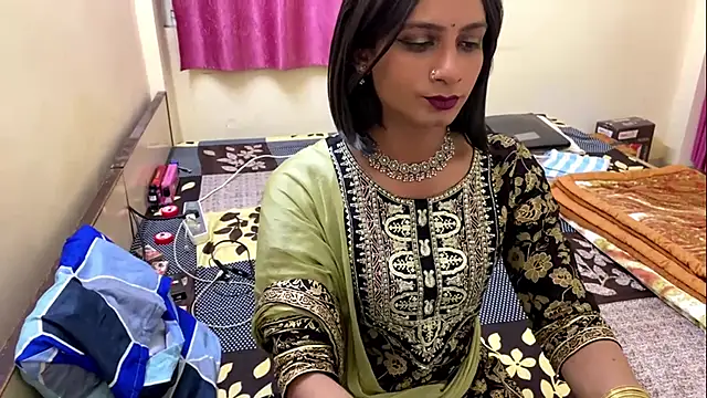 LuvLayla online show from 11-11-25, 06:08