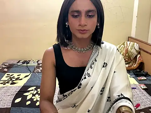 Snapshot of LuvLayla chatting on 12-20-25, 07:43 LuvLayla online show from 12-20-25, 07:43