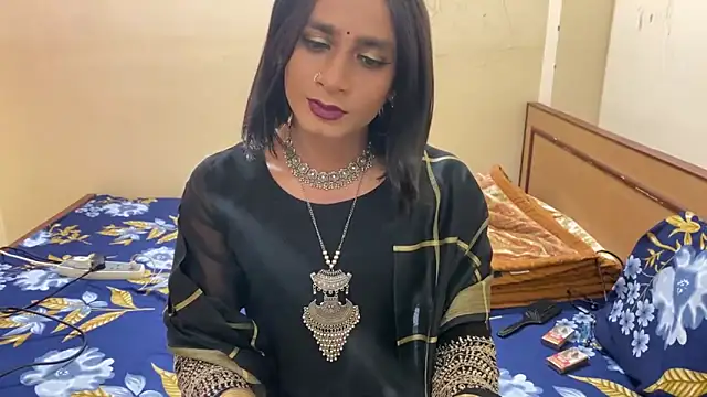 Snapshot of LuvLayla chatting on 01-11-26, 08:03 LuvLayla online show from 01-11-26, 08:03