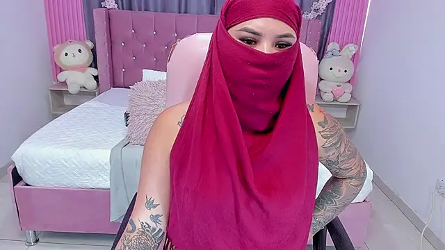 Snapshot of Nayla-Mouna chatting on 09-16-25, 07:48 Nayla-Mouna online show from 09-16-25, 07:48