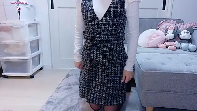 YURi luv online show from 12-16-25, 12:10