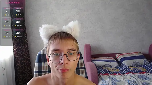 glasses cat online show from 09-10-25, 05:40