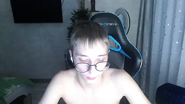 glasses cat online show from 01-16-26, 05:44