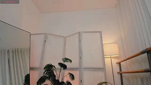 Snapshot of Lina_Glow chatting on 01-15-26, 06:40 Lina Glow online show from 01-15-26, 06:40