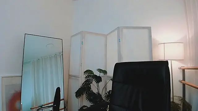 Snapshot of Lina_Glow chatting on 01-18-26, 06:50 Lina Glow online show from 01-18-26, 06:50