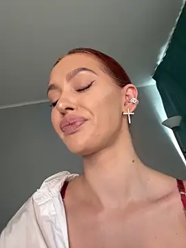 LittleFox    online show from 09-15-25, 06:24