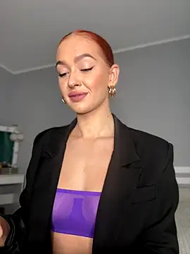 LittleFox    online show from 10-06-25, 07:06