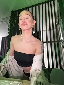 LittleFox    online show from 02-24-26, 07:06