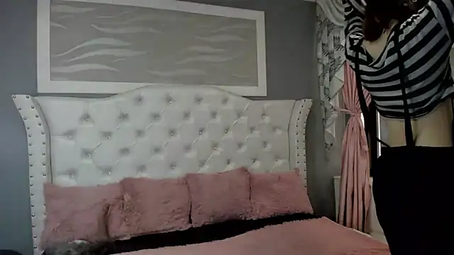 Snapshot of naomi_cooper__ chatting on 09-12-25, 01:44 naomi cooper online show from 09-12-25, 01:44