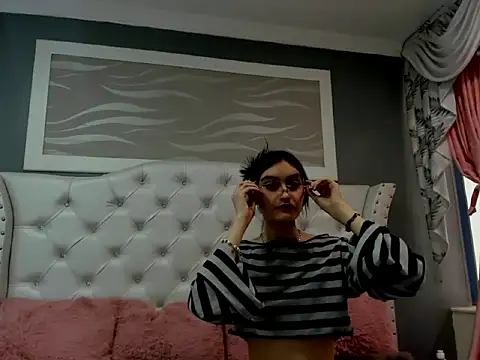 Snapshot of naomi_cooper__ chatting on 10-16-25, 01:45 naomi cooper online show from 10-16-25, 01:45