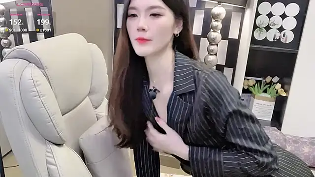 Yueyue-MM online show from 11-28-25, 02:09