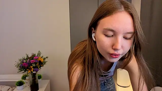 Snapshot of ElfredaTupy chatting on 09-14-25, 06:12 ElfredaTupy online show from 09-14-25, 06:12