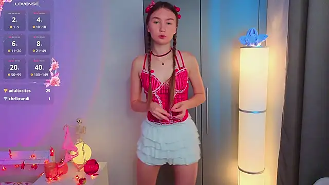 Snapshot of ElfredaTupy chatting on 10-17-25, 06:27 ElfredaTupy online show from 10-17-25, 06:27