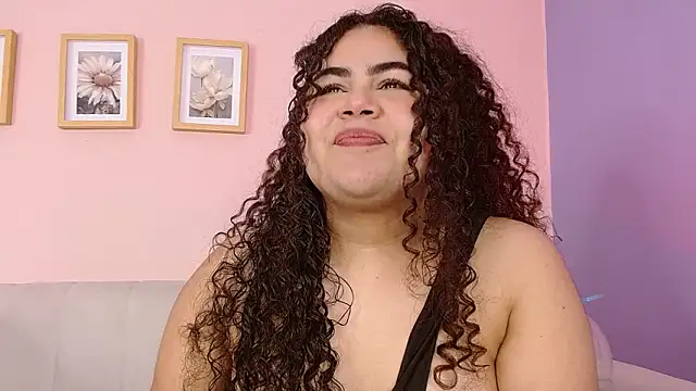 Snapshot of lourdes_moon22 chatting on 10-20-25, 01:22 lourdes moon22 online show from 10-20-25, 01:22