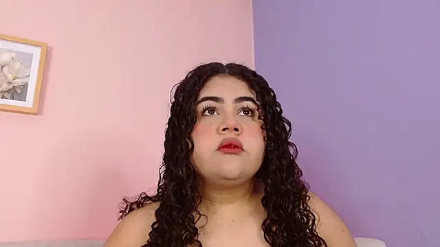 Snapshot of lourdes_moon22 chatting on 10-23-25, 01:10 lourdes moon22 online show from 10-23-25, 01:10