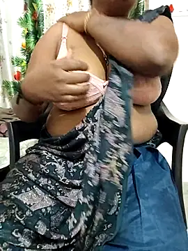 Snapshot of Silk_Smitha_27 chatting on 12-20-25, 02:57 Silk Smitha 27 online show from 12-20-25, 02:57