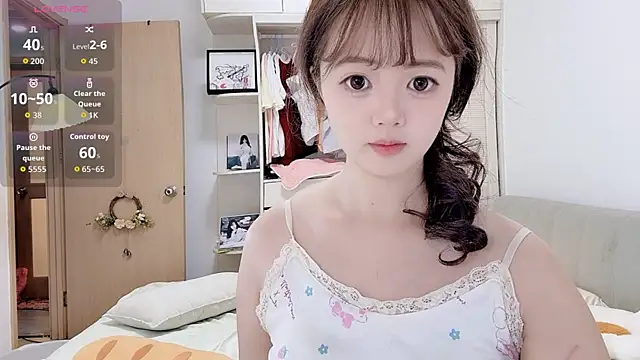 Snapshot of DDDDDoremi chatting on 09-23-25, 02:03 DDDDDoremi online show from 09-23-25, 02:03