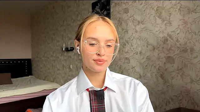 ElisabetLorney online show from 09-29-25, 08:08